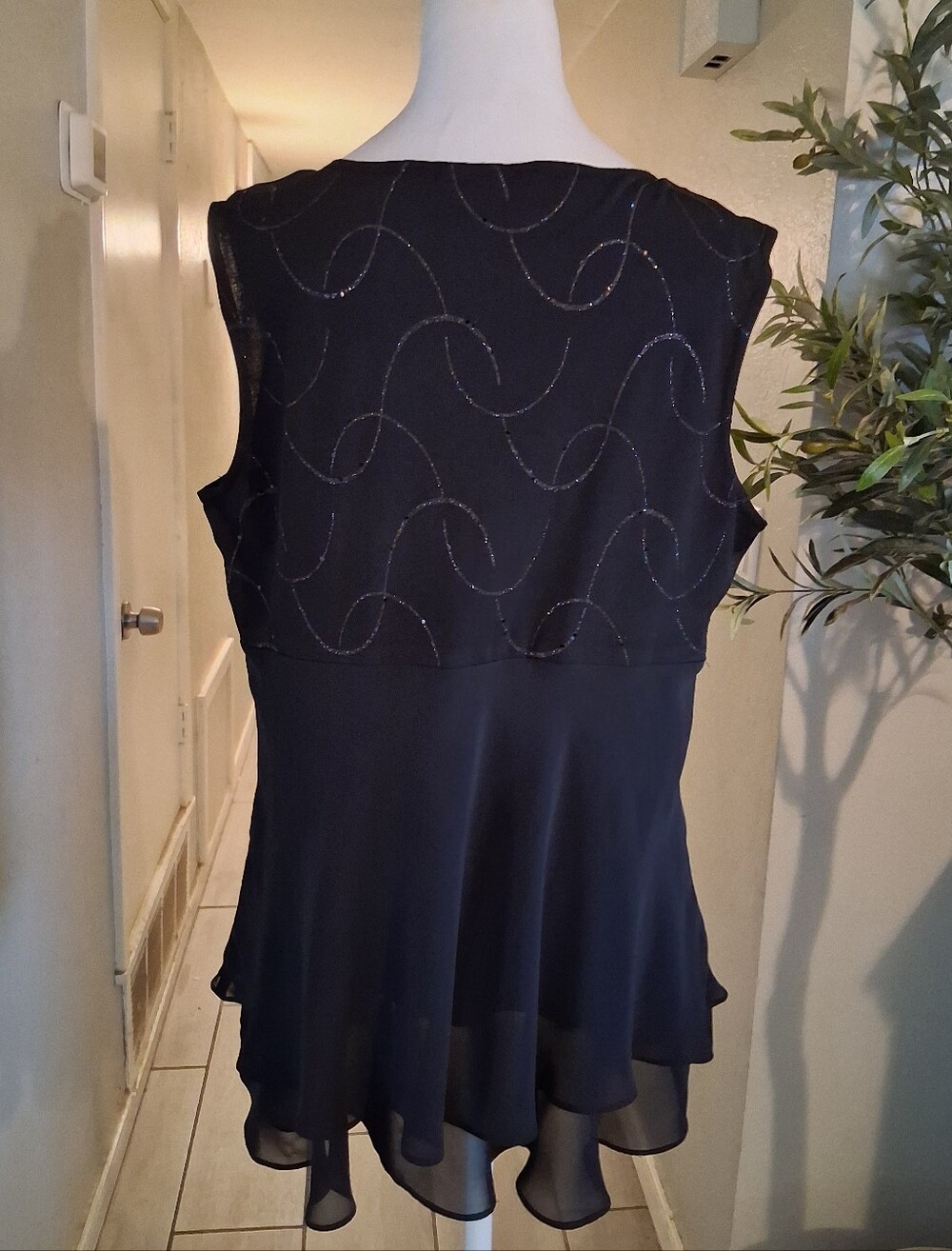 dressbarn Black Sleeveless V-Neck Top with Rhinestone Accent Sz16 Y2k Fairy - Picture 4 of 12